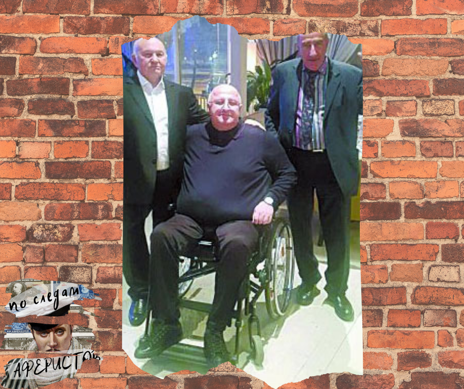 Юрий Лужков (слева) и Гела Церцвадзе (сидит). Источник фото:  http://www.mzk1.ru/2018/06/finansovyj-mozg-vorovskogo-mira-gela-cercvadze/