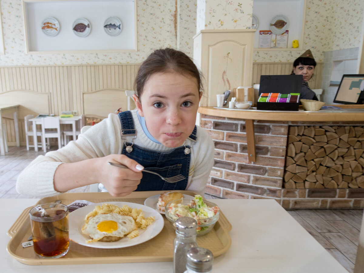 Сколько стоит позавтракать в столовой 