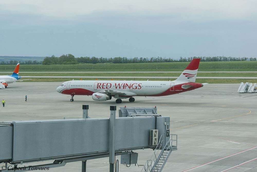 Ред вингс москва шарм эль шейх. Ред вингс москва шарм эль шейх. Аэробус а320 ред вингс. Red wings самолеты. Ред вингс москва шарм эль шейх.