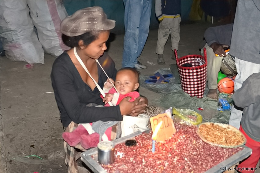 2. Продавец фисташек.

