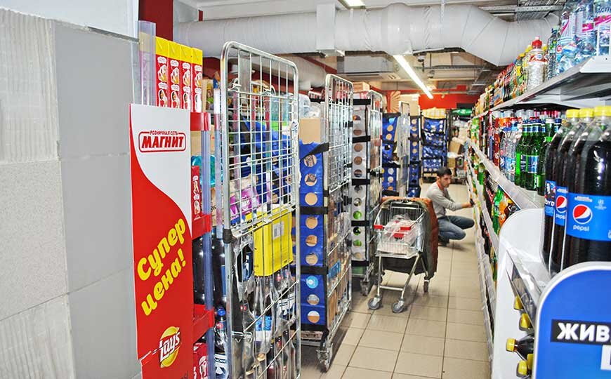 Фото с сайта Осокаинфо. Магнит в Зеленограде, просто товар в тележках в зале. Не скоропорт.