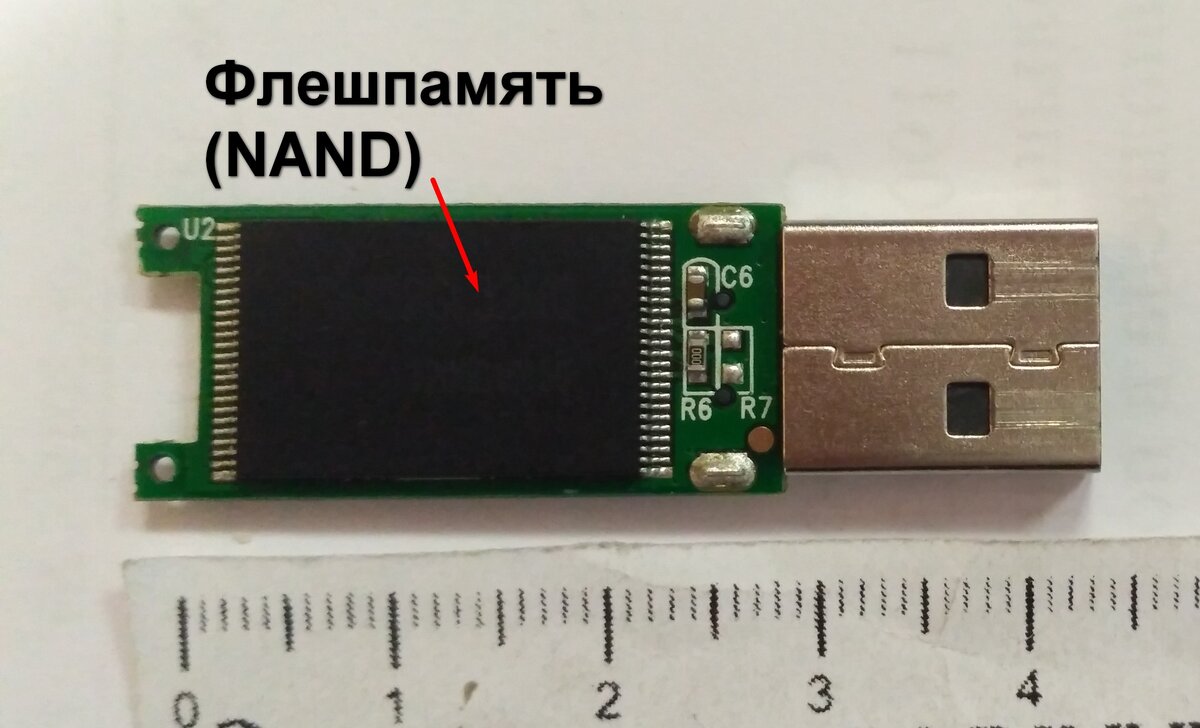 Внешний вид платы NAND-памяти на печатной плате USB-накопителя