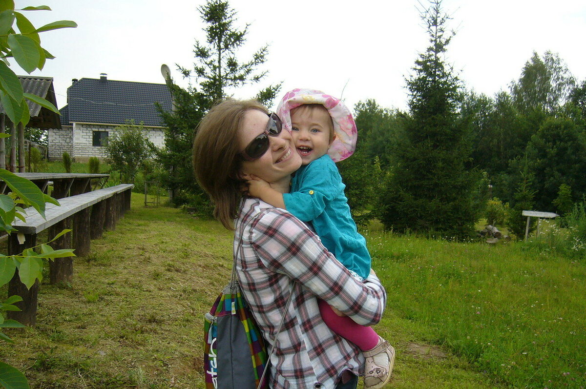 Алиска в мамой
