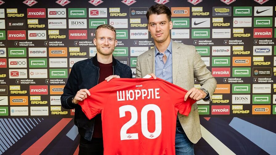 Андре Шюррле получил 20 номер. 