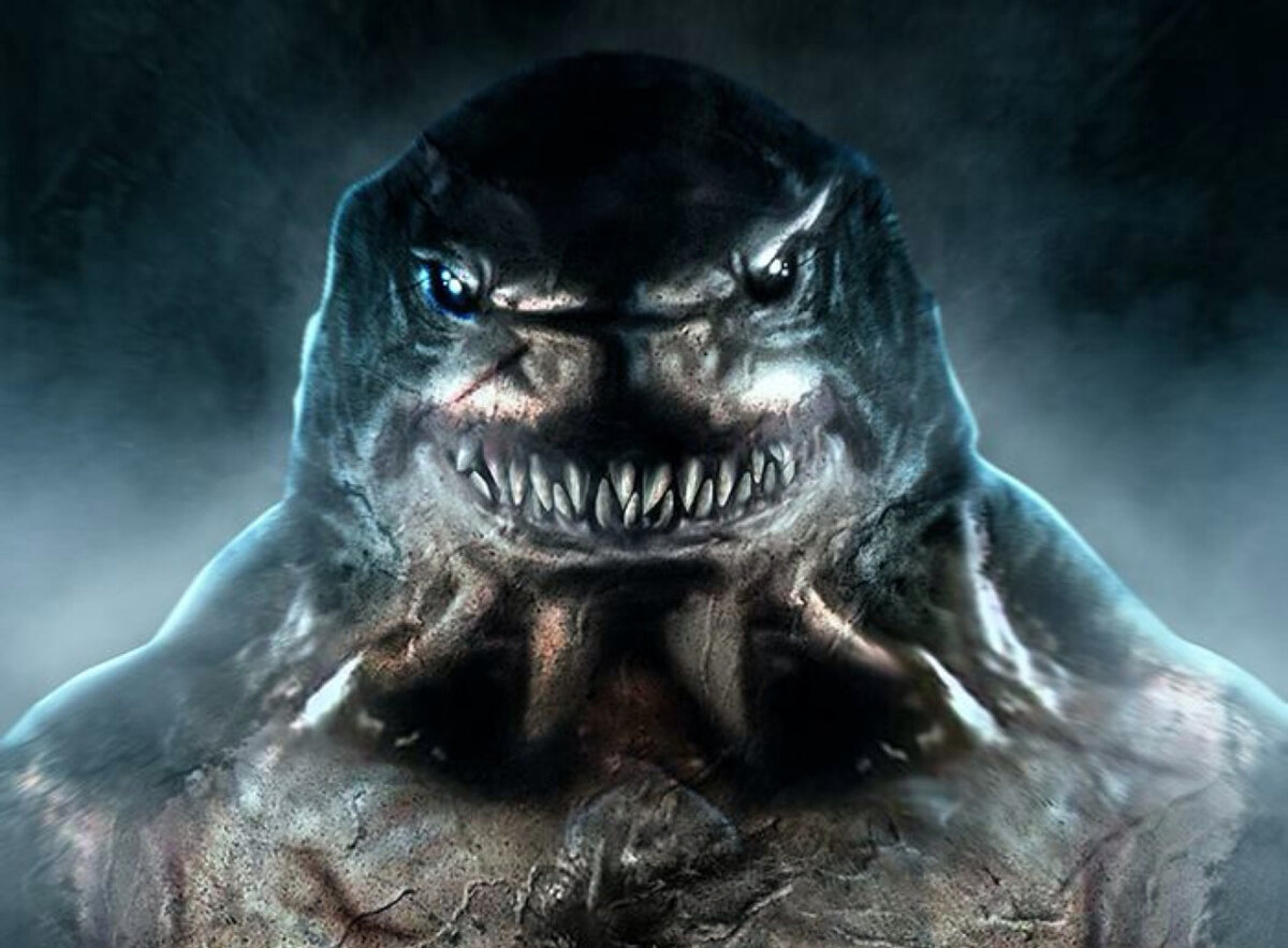 Король Акул – гигантская перекачанная антропоморфная акула, созданная во вселенной DC Comics. (о его “аналоге” в Marvel Тигровой акуле, вы можете прочитать тут).  
Король акул и Аквамен, для тех кто знает аквамен, только по фильму с Джейсоном Момоа, аквамен тот, что блондин по центру.
Нэнуэ – гуманоидная акула, родившаяся на Гавайях (да, в комиксах он таким родился, а не стал участником эксперимента), его отцом долгое время считался гавайский бог “бог акул”, позже выяснилось, что так и есть (В событие “Извечное зло” нам показали его отца, Камо). Многие не верили в его мистическое происхождение (в их мире есть Джон Константин и Затанна, а они не верят в магию) и считали, что он мутант.
Молодой Король Акул охотился на людей и поедал их, а местные жители приносили ему жертвоприношения. В первом появлении он выступил врагом Супербоя, но был побежден тепловым зрением. Уйдя в море, он “познакомился” с Акваменом и Оркой (да, персонаж с таким же именем есть в Marvel, читайте тут).
 


