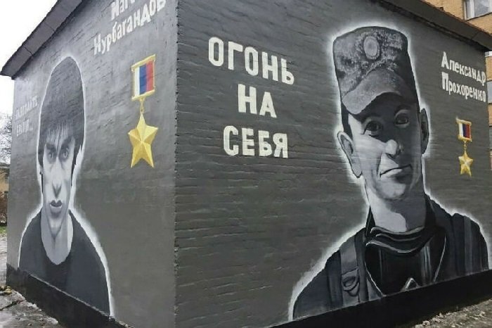Рисунки на трансформаторной будке в поселке Металлострой. Фото ИА "Антифашист"  
