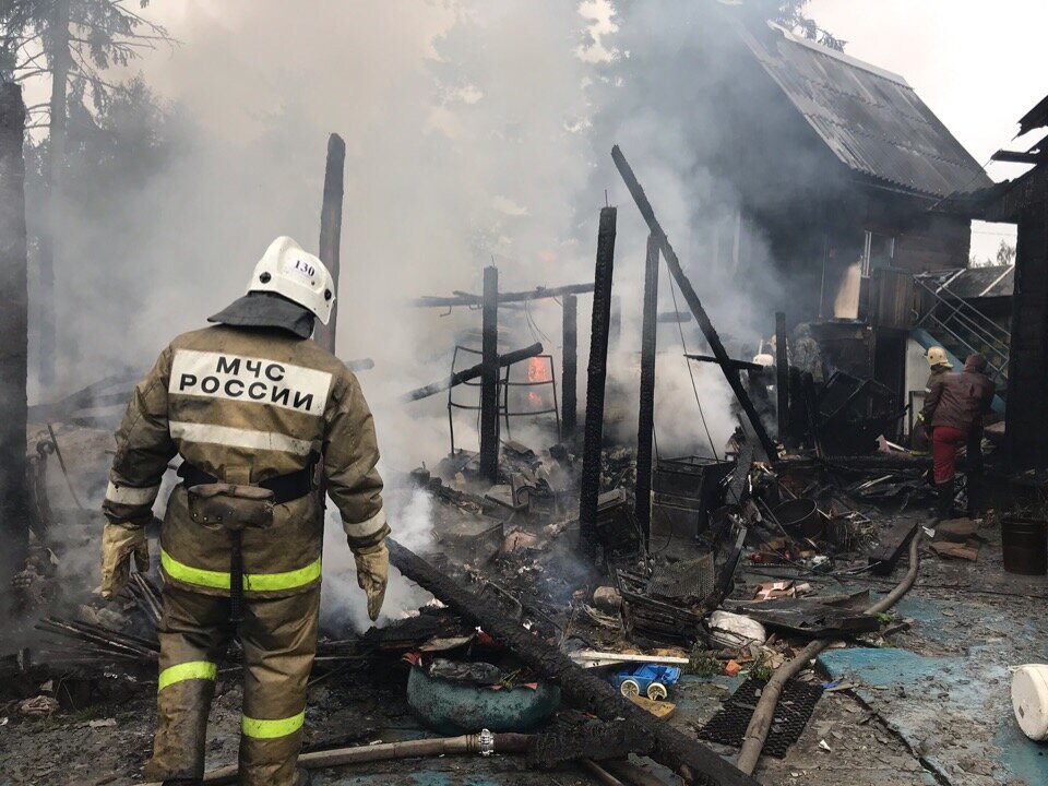 Новости нягани на сегодня. Пожар в Нягани. Пожар в Нягани сегодня. Пожар в Нягани вчера. В Нягани сгорел дом.