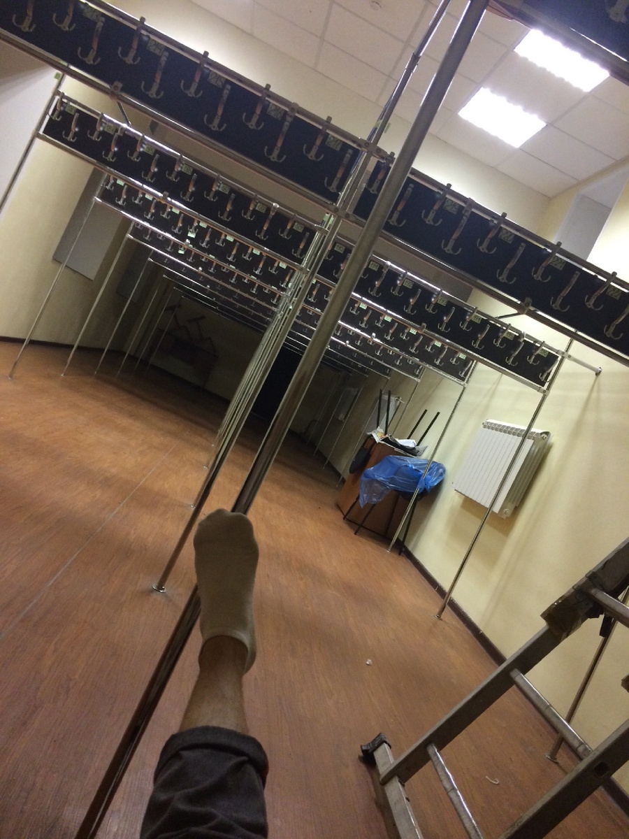 Ночую в гордеробе будущего Универа 