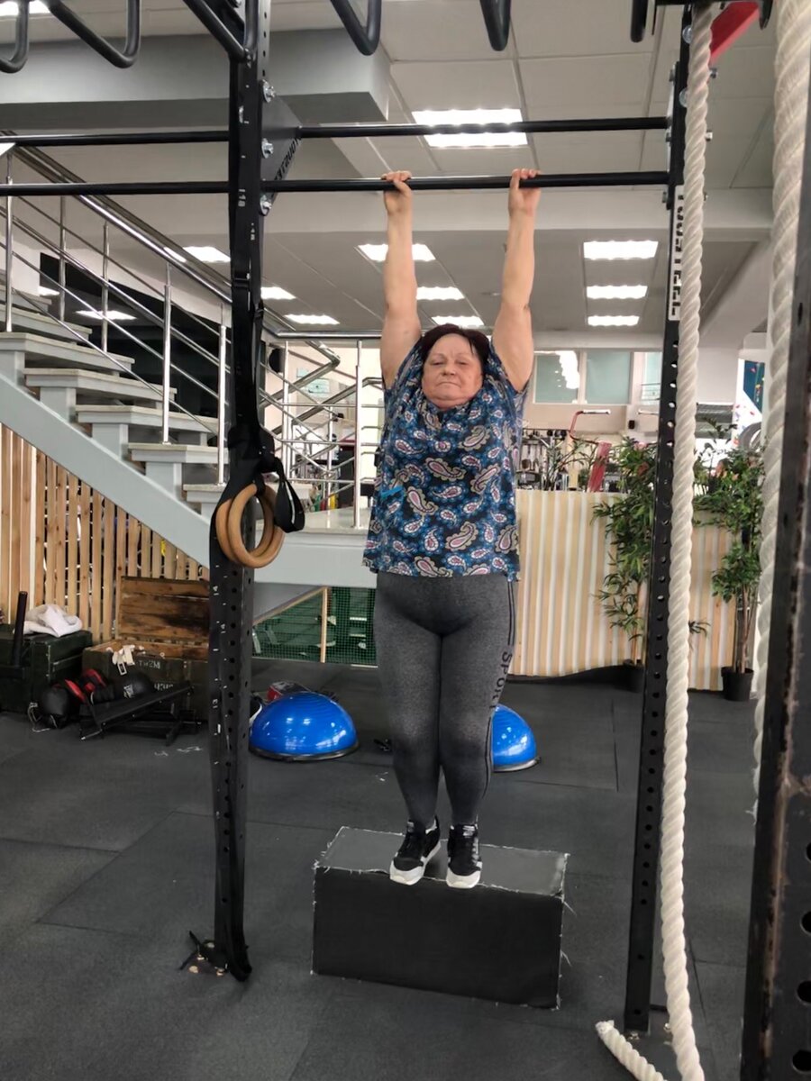 к спорту маму я тоже пыталась приучить