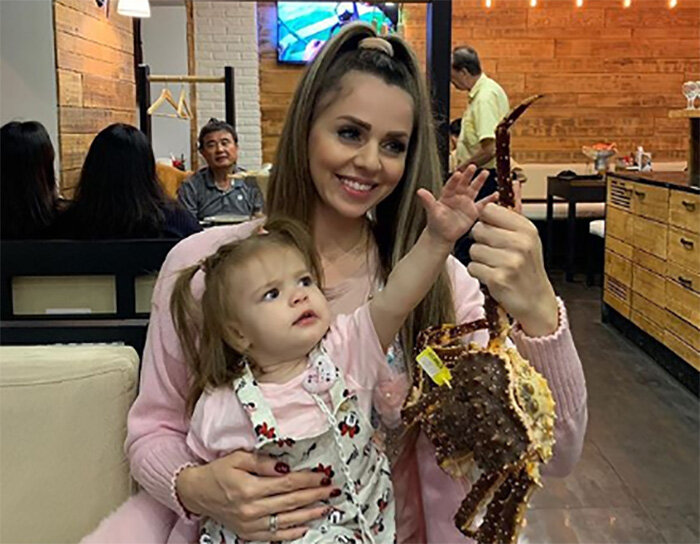 Супруги Дмитренко рекламируют рестораны Владивостока