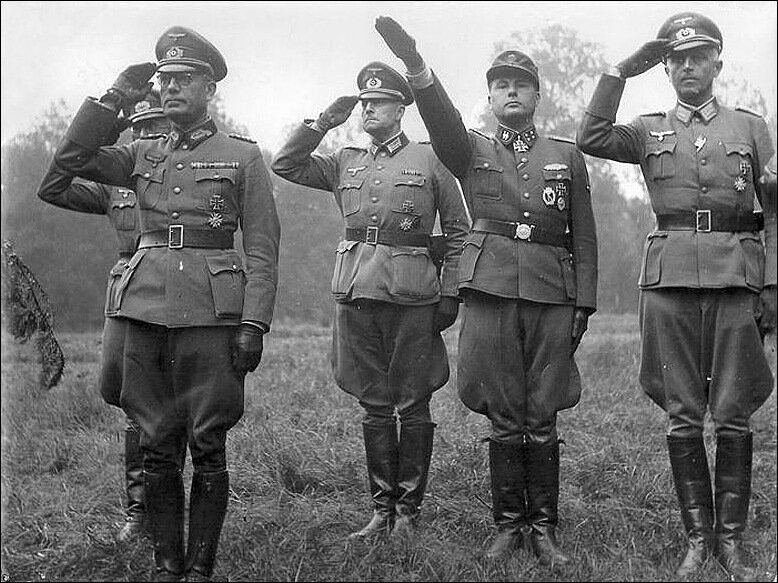 Полная сс. Солдат СС И солдат вермахта. Офицеры Waffen SS. СС Галичина 1941 батальон. Солдаты вермахта и SS.