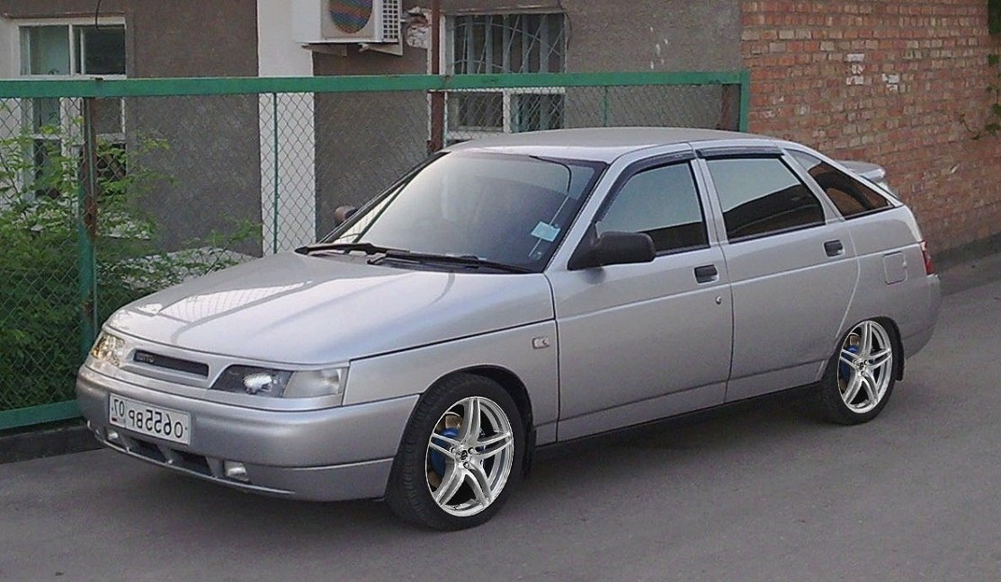 Намек на спорт от автоваза. Если с машиной сразу купить турбокит на шестнарь)