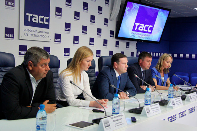 Пресс-конференция руководства футбольного клуба Новосибирск, фото с сайта infox.ru