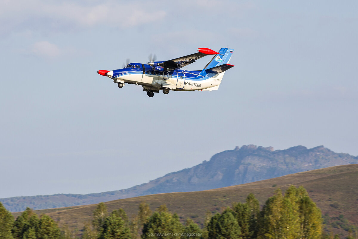 аэропорт в горном алтае. перелет горный москва. москва-горно-алтайск авиабилеты. самолет прилетел. самолёты аэрофлота в омске.