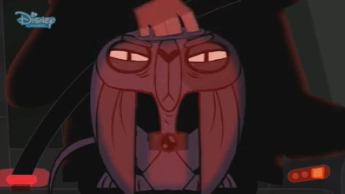 Женщина гладит кота