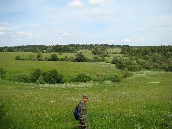 Пулеметный полукапонир № 236 до расчистки. Видите ДОТ? А он есть!