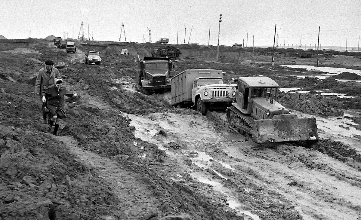 Не утонуть в грязи. В каких условиях в 1970-х строили автозавод КАМАЗ | А ☆  КЛУБ | Дзен