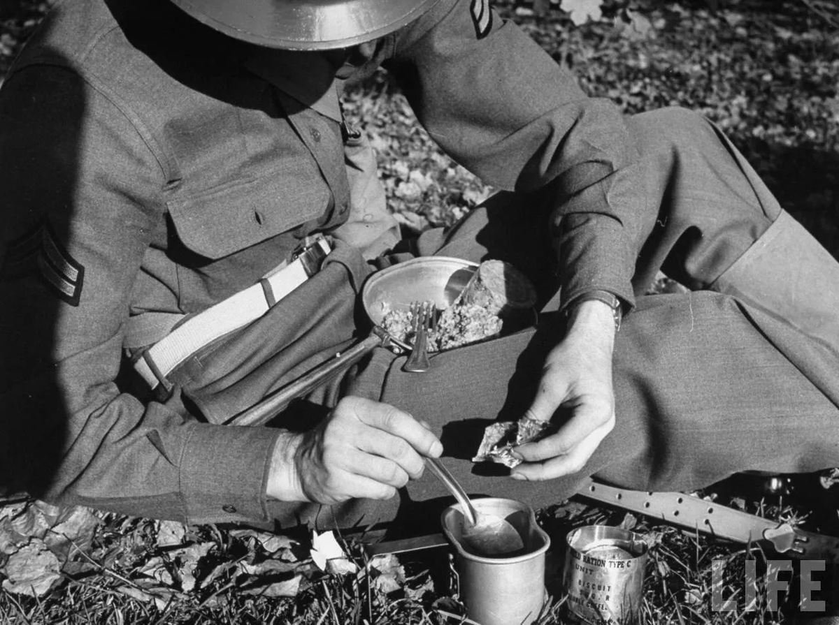 Продовольствие в военное время. Паёк немецких солдат 1941- 1945. Сухпай вермахта 1942. Котелок 1944 Вермахт. Паек советского солдата Великой Отечественной войны.