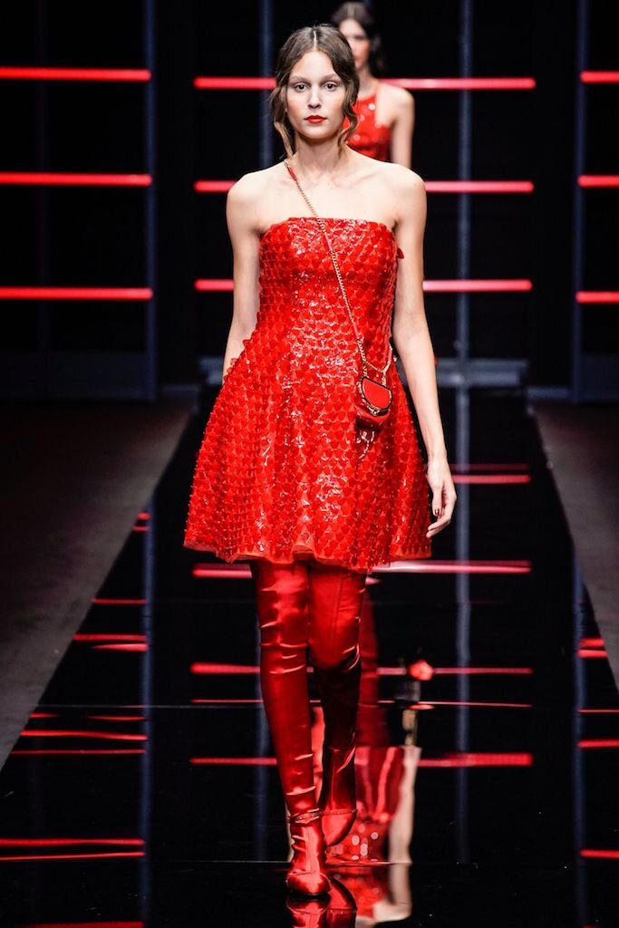 https://www.vogue.co.jp/uploads/media/2019/02/21/EMPORIO_ARMANI_2019_20AW_Pret_a_Porter_Collection_runway_gallery-60.jpg