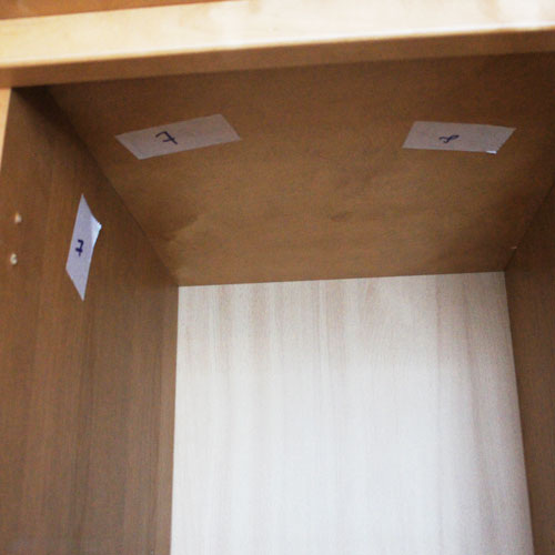 маркировка деталей по цифрам, где смежные детали маркируются одинаковыми порядковыми номерами.