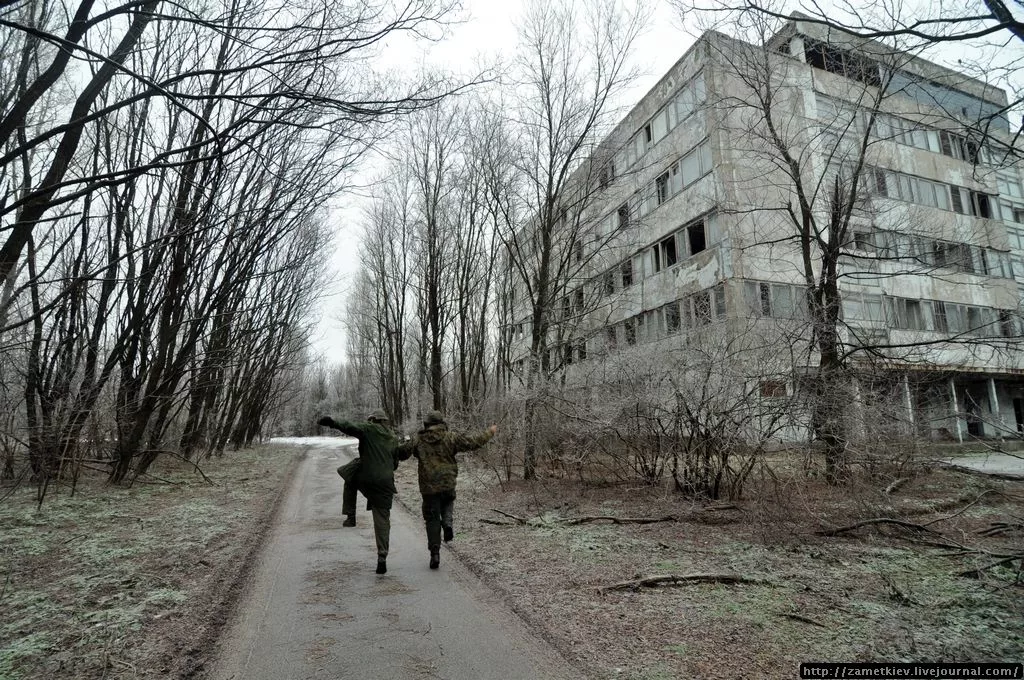 Жизнь в припяти. Припять зона отчуждения. Зона отчуждения город Припять. Чернобыль зона отчуждения город Припять. Припять 2022.