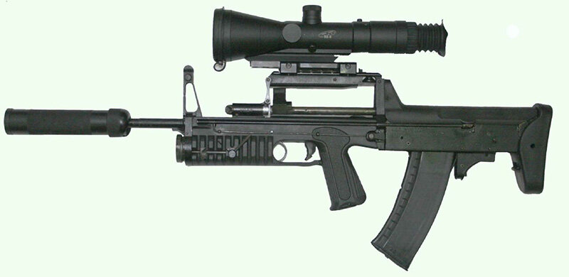 Автомат двухсредный специальный АДС в конфигурации для проведения специальных операций на суше. Подствольный гранатомет снят, на ствол установлен глушитель, на рукоятку для переноски оружия - ночной прицел.