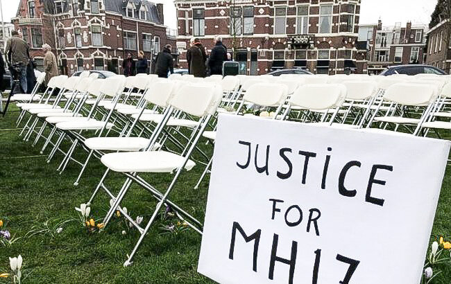 У посольства России в Гааге 298 стульев 