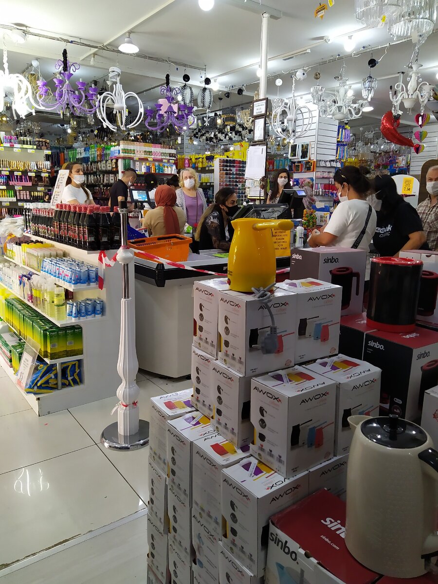 В торговых центрах довольно многолюдно.