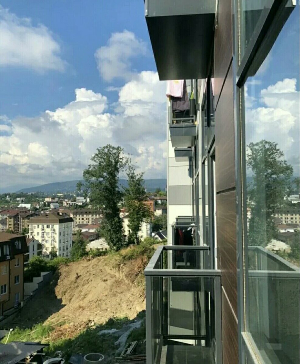 Это фасад дома из объявления