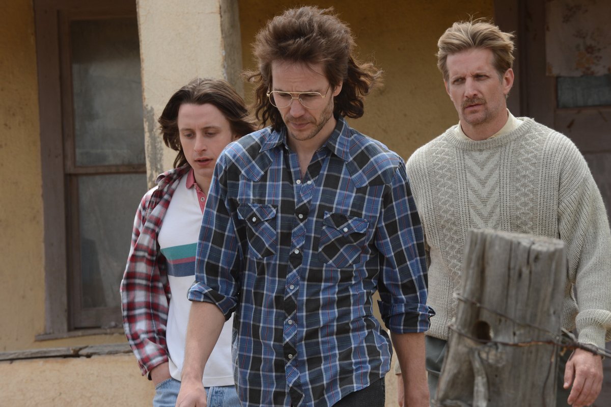Трагедия в Уэйко Waco, сериал (1 сезон /6 серий), 2018 (16+)
.
Жанр: Триллер, Драма, История. 
Страна: США
Режиссёр: Джон Эрик Даудл, Дэнни Гордон.
Рейтинг Кино Поиск - 7,6
Рейтинг IMDb - 7,9

Лента основана на реальных событиях. В городе Уэйко, американский штат Техас, спецагенты ФБР и солдаты Национальной Гвардии объявили об осаде поместья «Маунт Кармел». По оперативным данным разведки здесь скрывается религиозная организация, которая называется «Ветвь Давидова». Сектанты подозреваются в незаконном хранении и распространении оружия и боеприпасов. В ходе облавы завязалась перестрелка, которая привела к вооруженному противостоянию между сектантами и агентами ФБР, продлившемуся 51 день.

В ролях: Майкл Шеннон, Тейлор Китч, Андреа Райсборо, Пол Спаркс, Рори Калкин, Ши Уигхэм, Мелисса Бенойст, Джулия Гарнер, Демор Барнс...