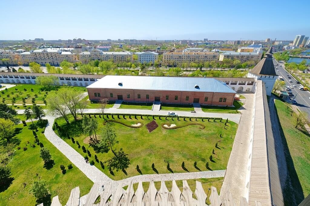 музейно-выставочный комплекс «цейхгауз» в астрахани. центральная набережная астрахань. астрахань куда сходить что посмотреть. театр оперы астрахань. астраханский театр астрахань.