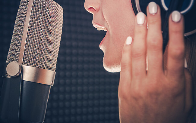 Запишите собственный голос с помощью специального софта и микрофона