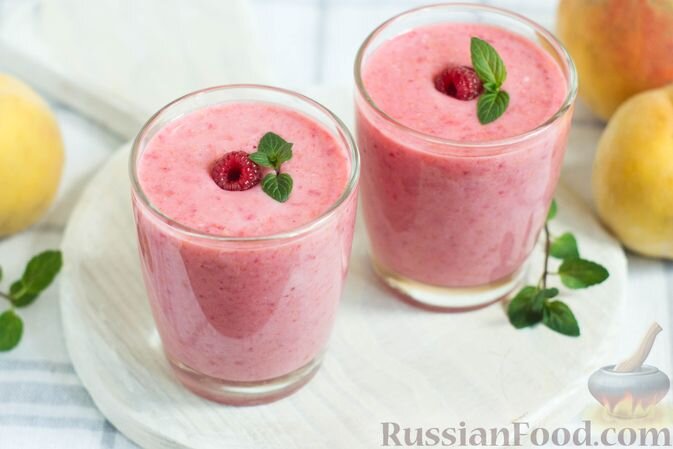 кефир, персик, малина, сахар, мята свежая (для украшения)