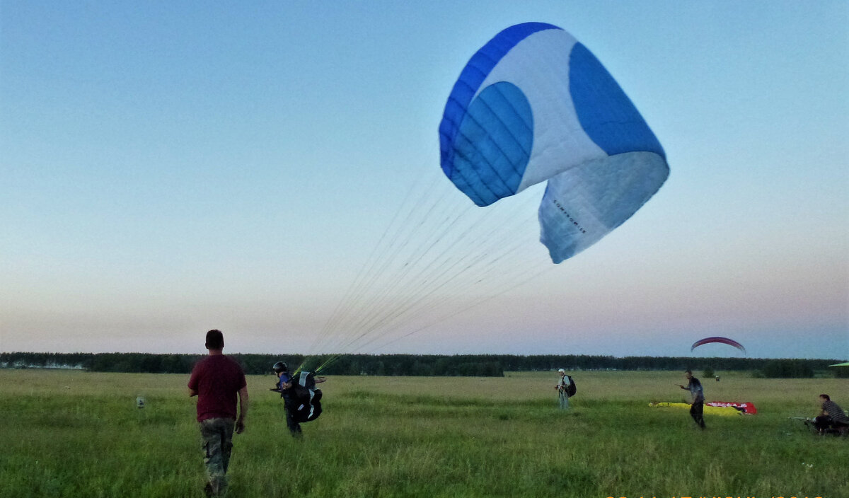 Парадром в 2 км от дома.