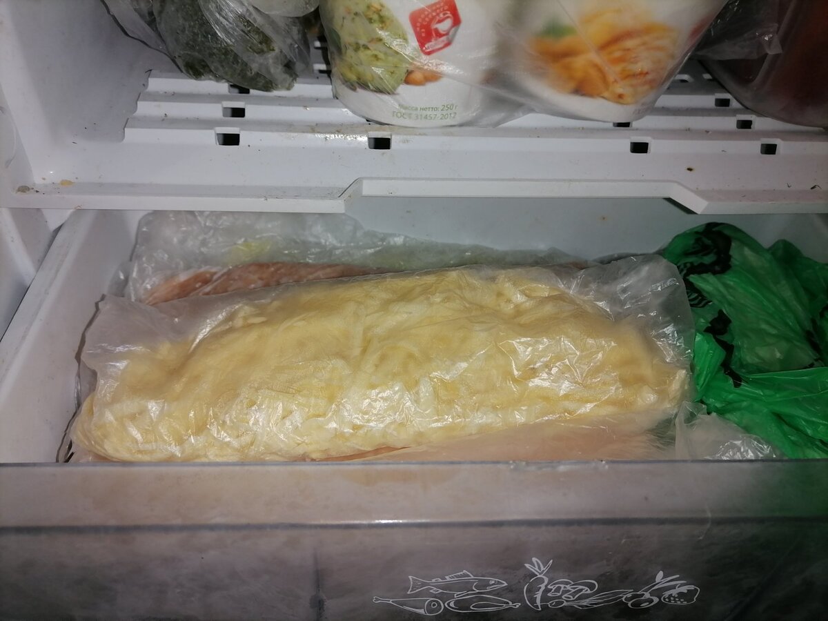 Можно ли дрожжевое тесто хранить в холодильнике. Сыр в морозилке. Заморозка сыра. Замороженный сыр. Замораживаем натертый сыр.