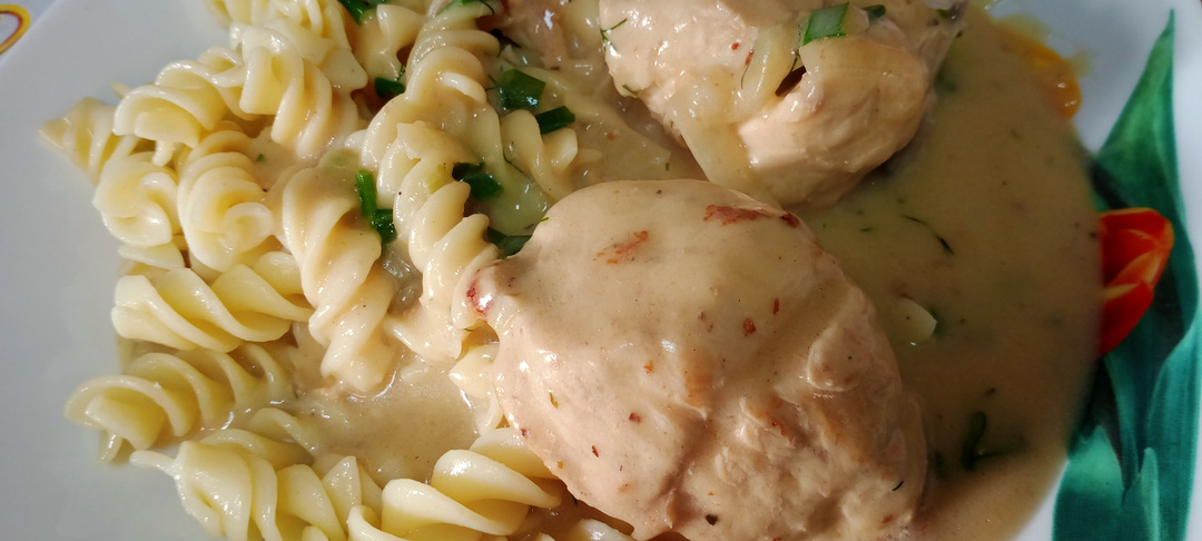 Вкуснейшая курица в сметанном соусе. Пошаговый рецепт.