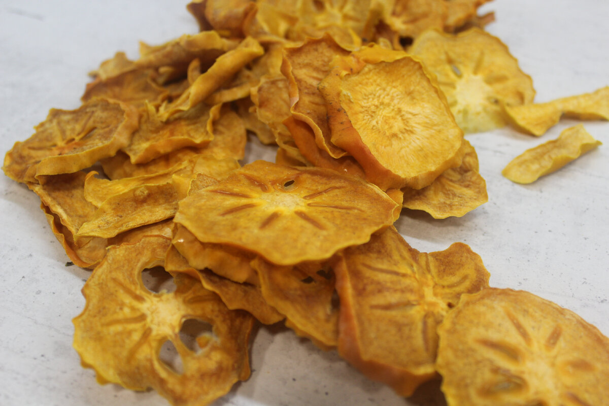 Чипсы из твердой хурмы 