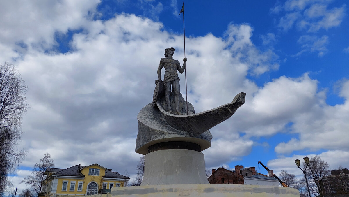 Петрозаводск. Скульптура на набережной Фото автора.