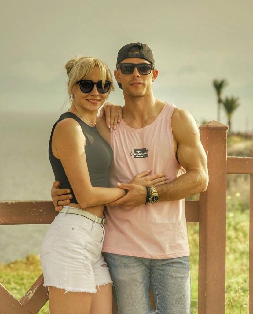 "Я толстая, меня все бесят, я тебя люблю, хочу есть, меня тошнит ...