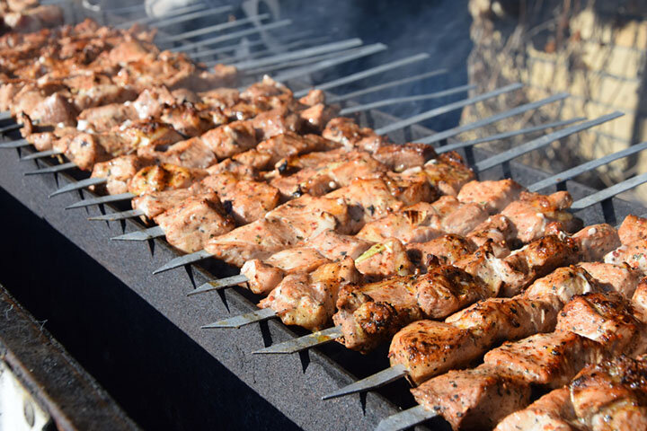 Штраф за жарку шашлыков на мангале при расстоянии ближе 5 метров до ближайшей постройки.