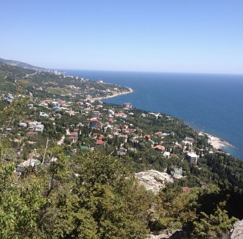 Фотография из личного архива, вид на Симеиз. Сделана во время терренкура к дольменам. 