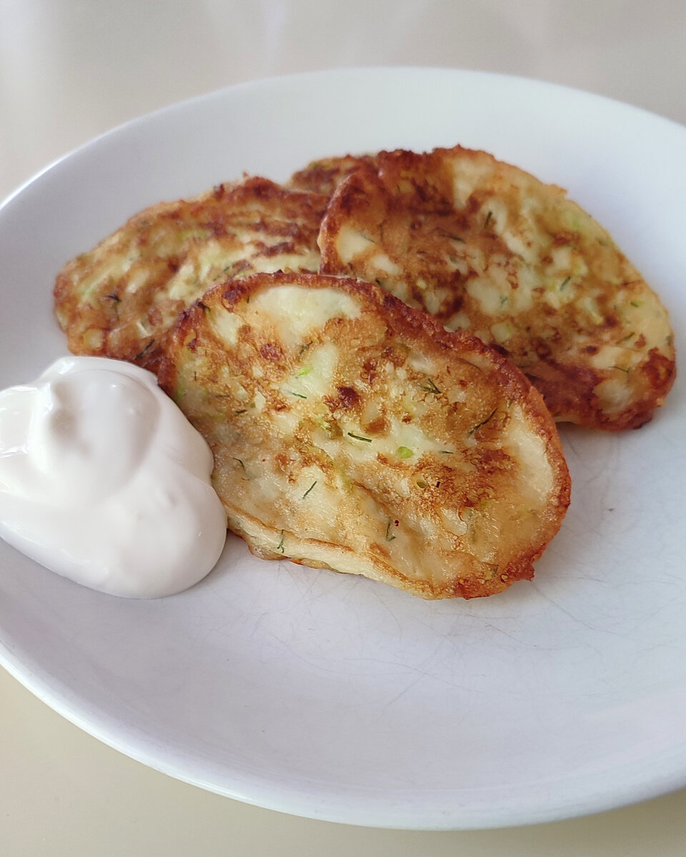 Кабачки оладьи с сыром и чесноком