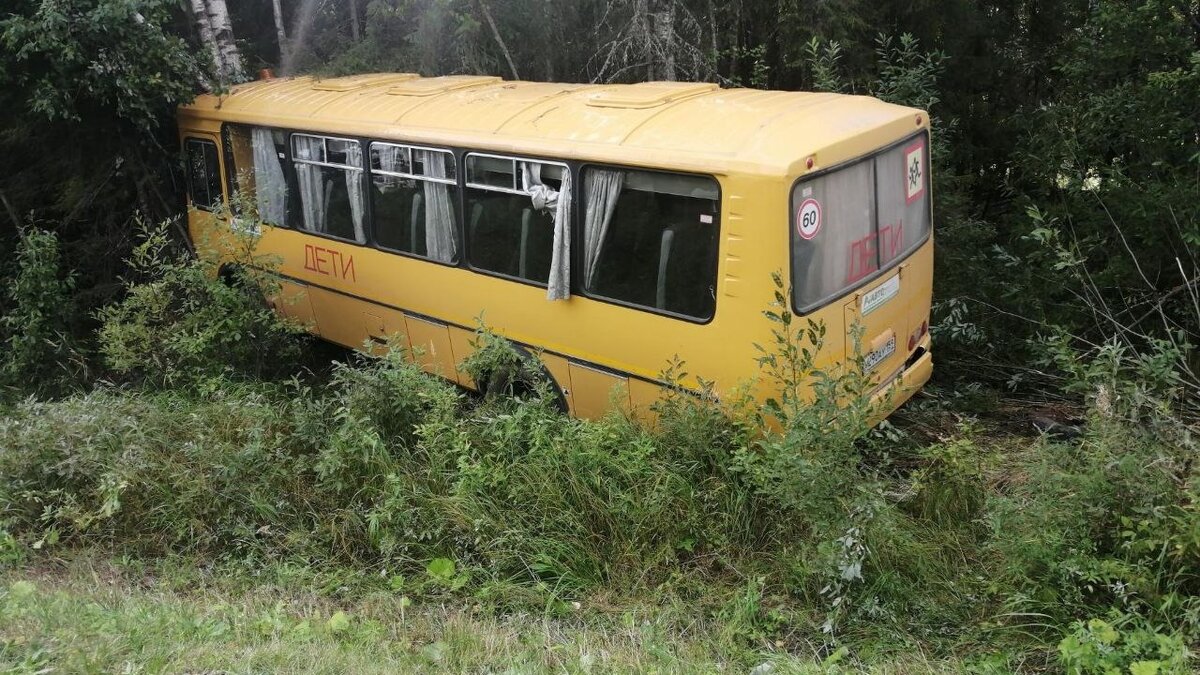     Девять человек получили травмы.