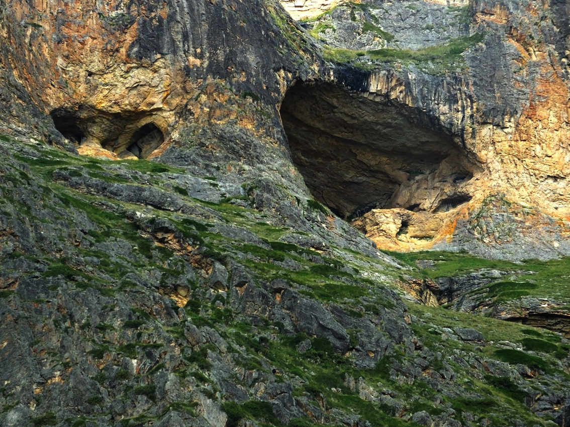 река кыртык ущелье. 13 ущелье. чегемское ущелье. кыртык пещеры. моравский карст ущелье.