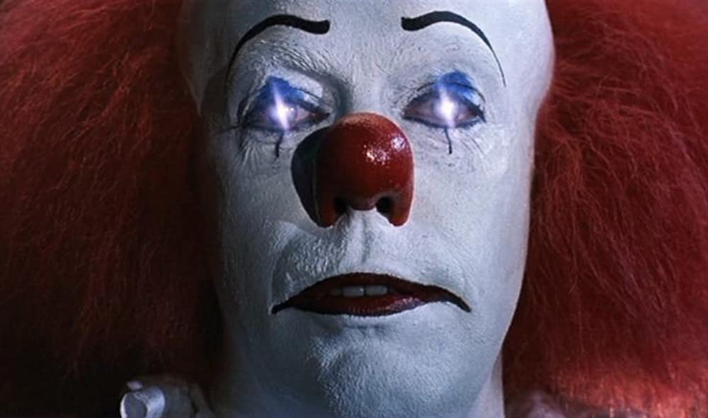 Кадр из фильма It. Режиссер: Томми Ли Уоллес. Оператор: Ричард Лайтермен. Производство: Green/Epstein Productions, Konigsberg/Sanitsky Company, Lorimar Television, Warner Bros. Television