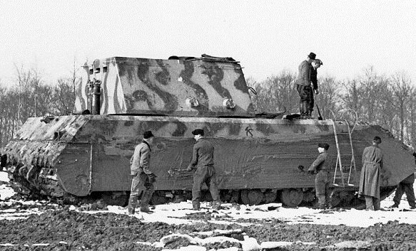 танк провалился на 1,5 м.