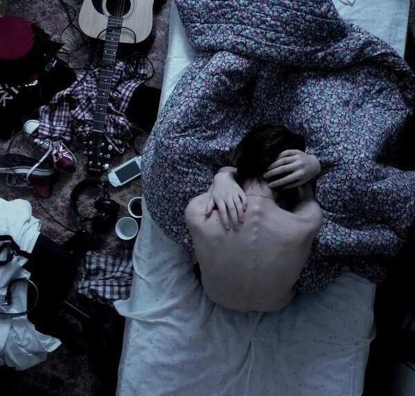 Невыносимо жутко. Невыносимо жутко. Бугимен стивен кинг фильм. Девушка в отчаянии. Невыносимо жутко.