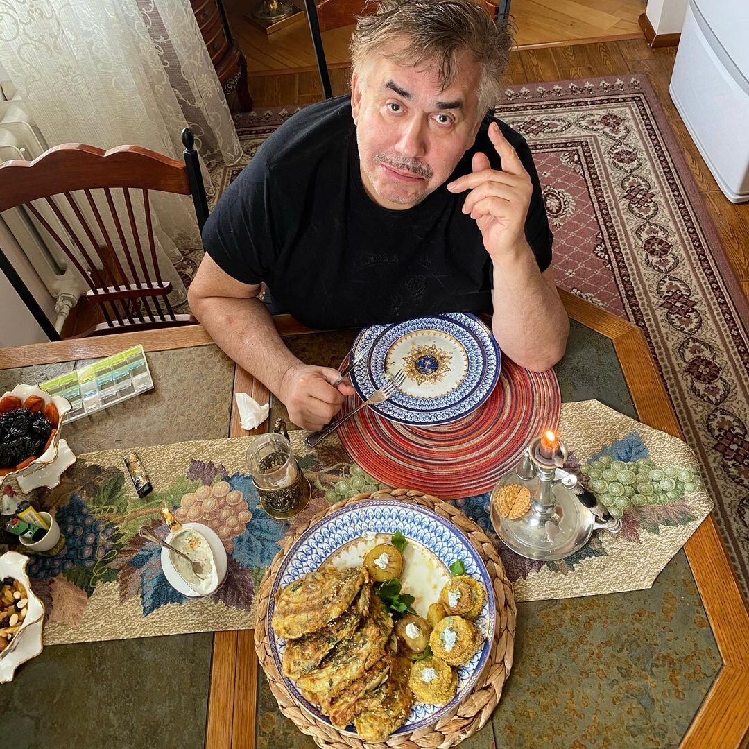 Любит грузинский колорит. Кадр: instagram.com/stassadal/