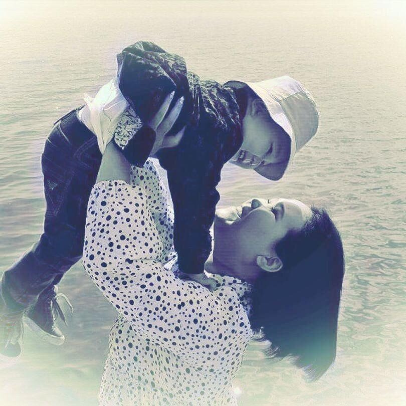 

Вы согласны с известной пословицей: «Умный учится не чужих ошибках, а дурак — на своих?»

Вот многие люди не могут сдвинуться с места и начать делать то, о чем мечтают. А все потому, что боятся ошибиться. Ведь тогда же они дураками будут. А хочется быть умными 

Но на самом то деле, ошибки — это наши помощники, они показывают, что и как надо делать, чтобы жизнь стала лучше. Главное — их проработать. Как в школе, помните? Делали работу над ошибками. Если действительно усвоил правило и не поленился, то в следующий раз ошибку не допустишь. 
 
Так что правильнее сказать: " Умный учится на своих ошибках, дурак — не учится вообще." 

Единственная настоящая ошибка — не исправлять своих прошлых ошибок.