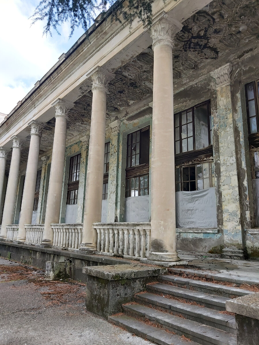 Ж/д вокзал Гагры.